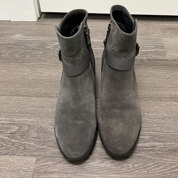 Isaac Mizrahi Live! Women’s Saran Zip Ankle Gray Suede Boot - size 9 - Picture 3 of 11